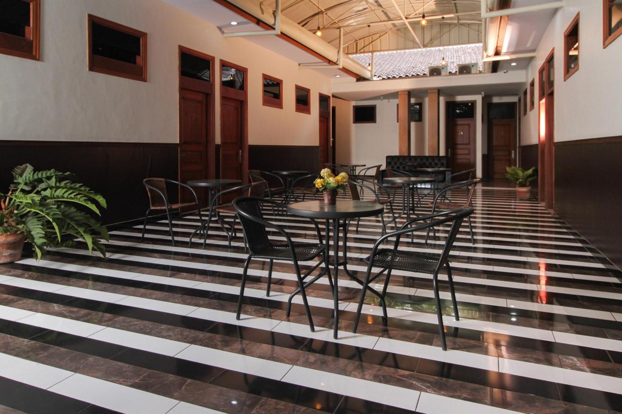 Urbanview Alfiya Hotel Lampung Bandar Lampung Ngoại thất bức ảnh